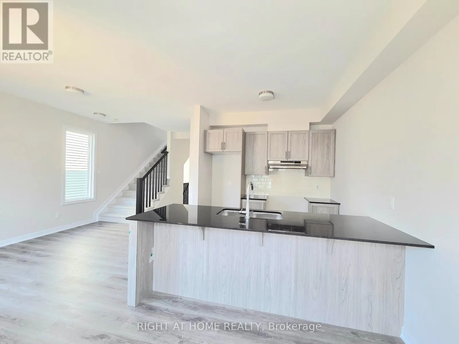 862 ANDESITE TERRACE
