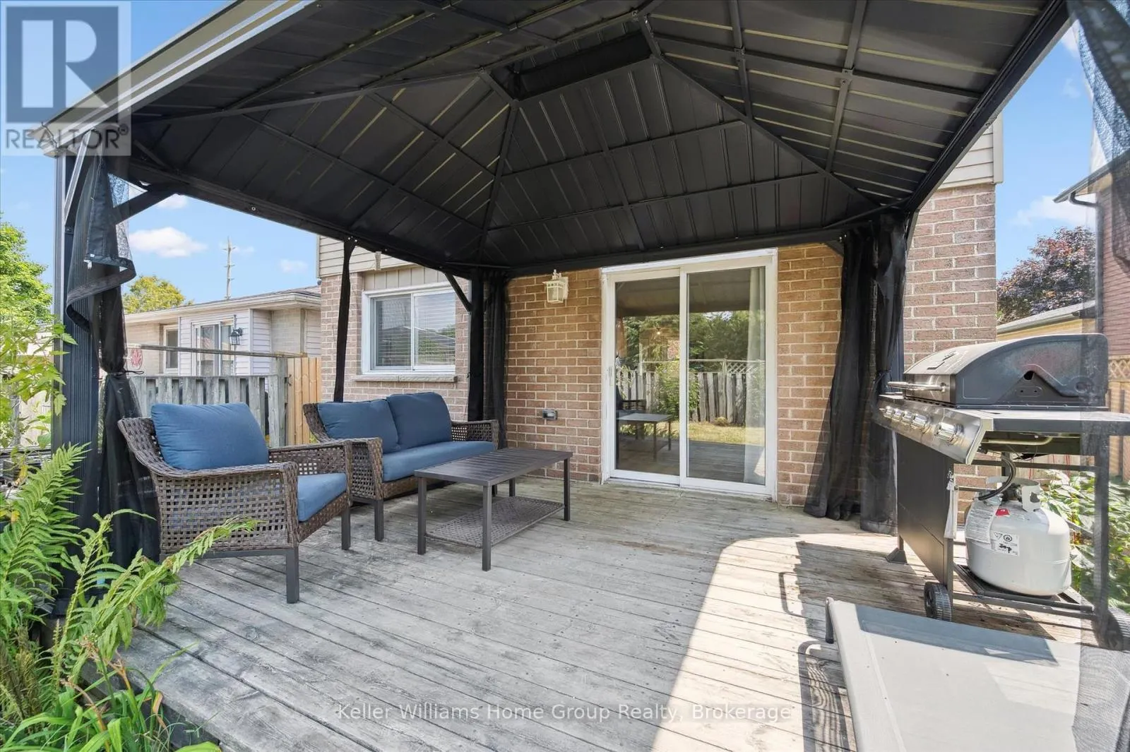 385 STRATHALLAN STREET