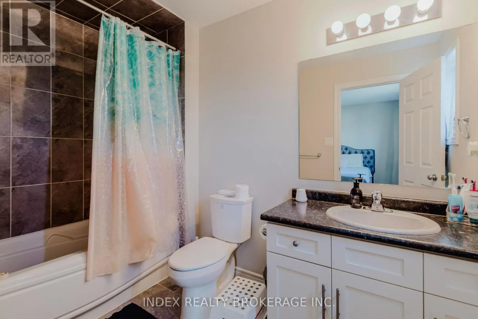 207 EDEN OAK TRAIL