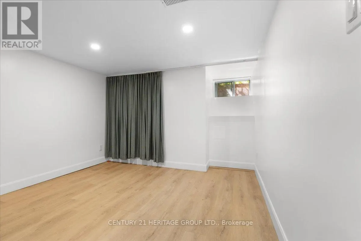 40 EMERALD STREET N