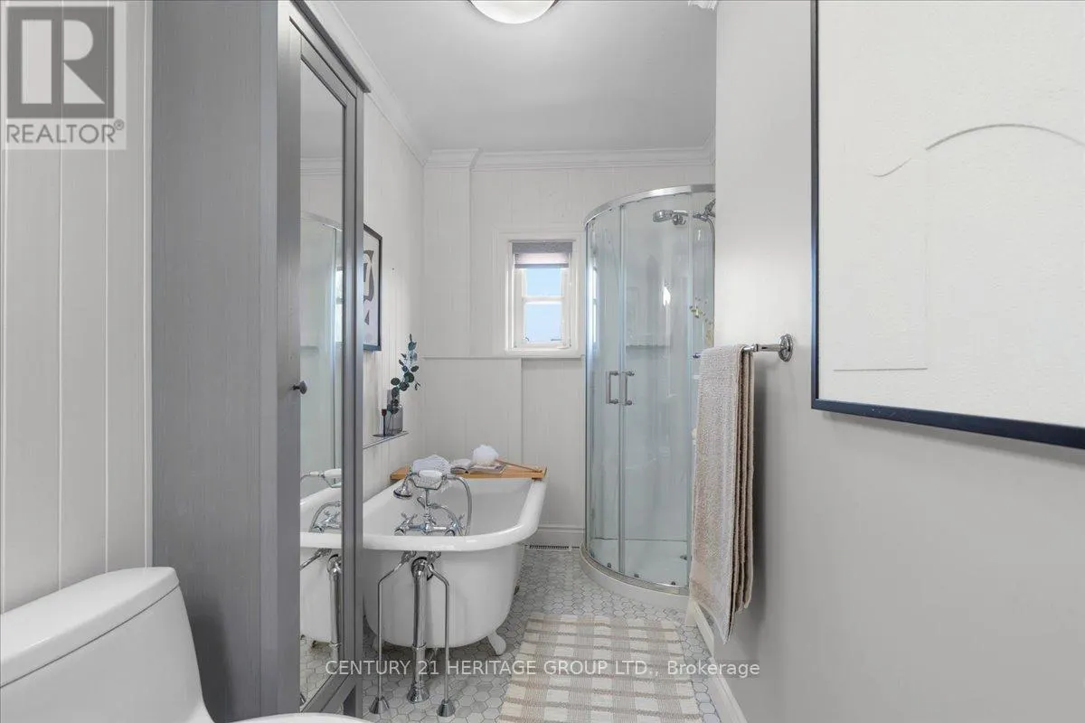 40 EMERALD STREET N