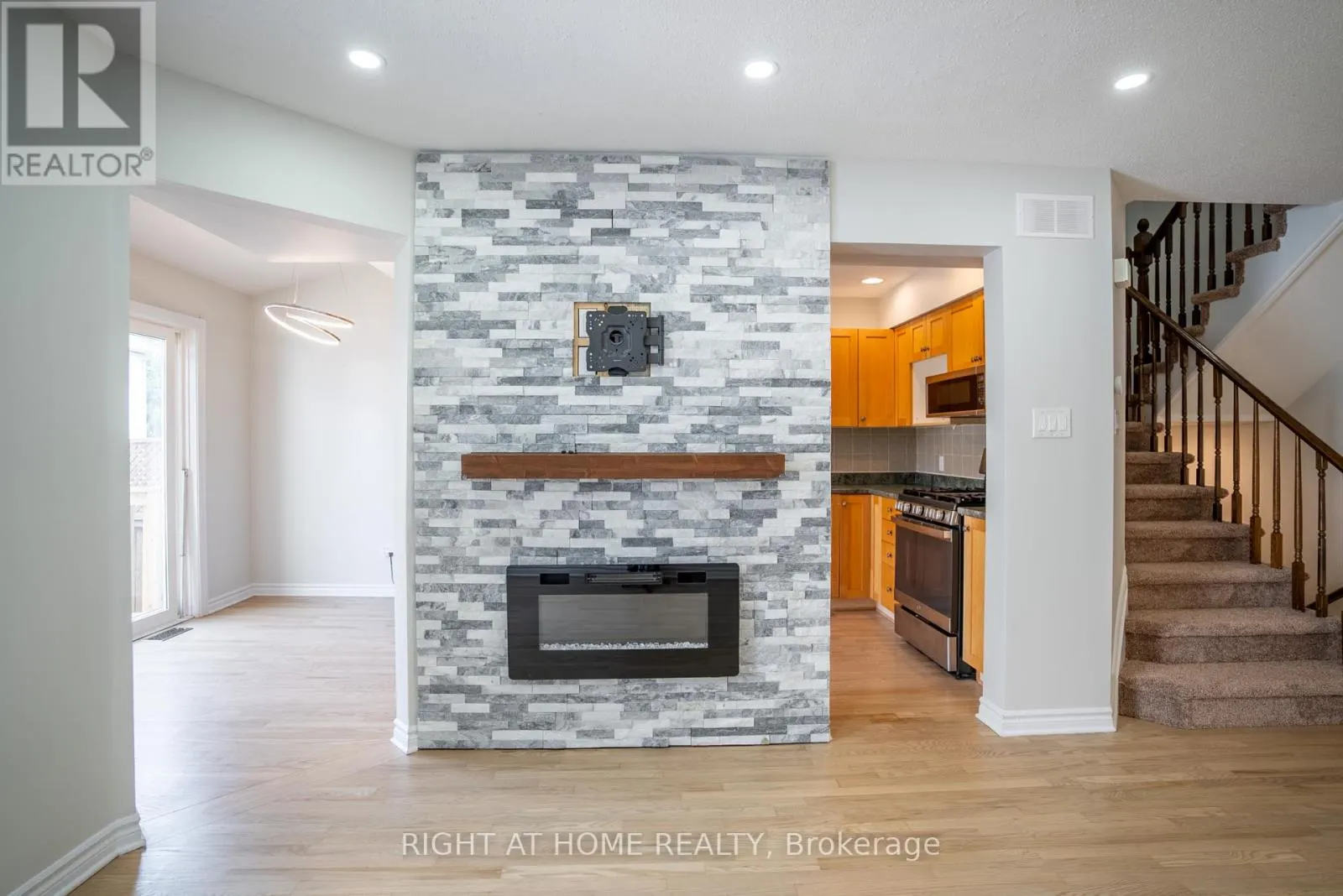 35 BELLROCK DRIVE