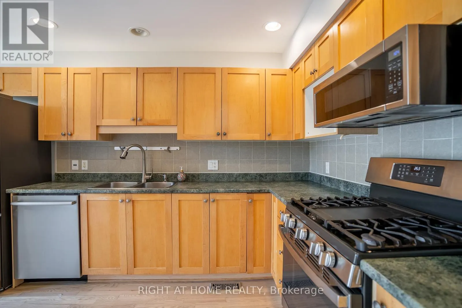 35 BELLROCK DRIVE
