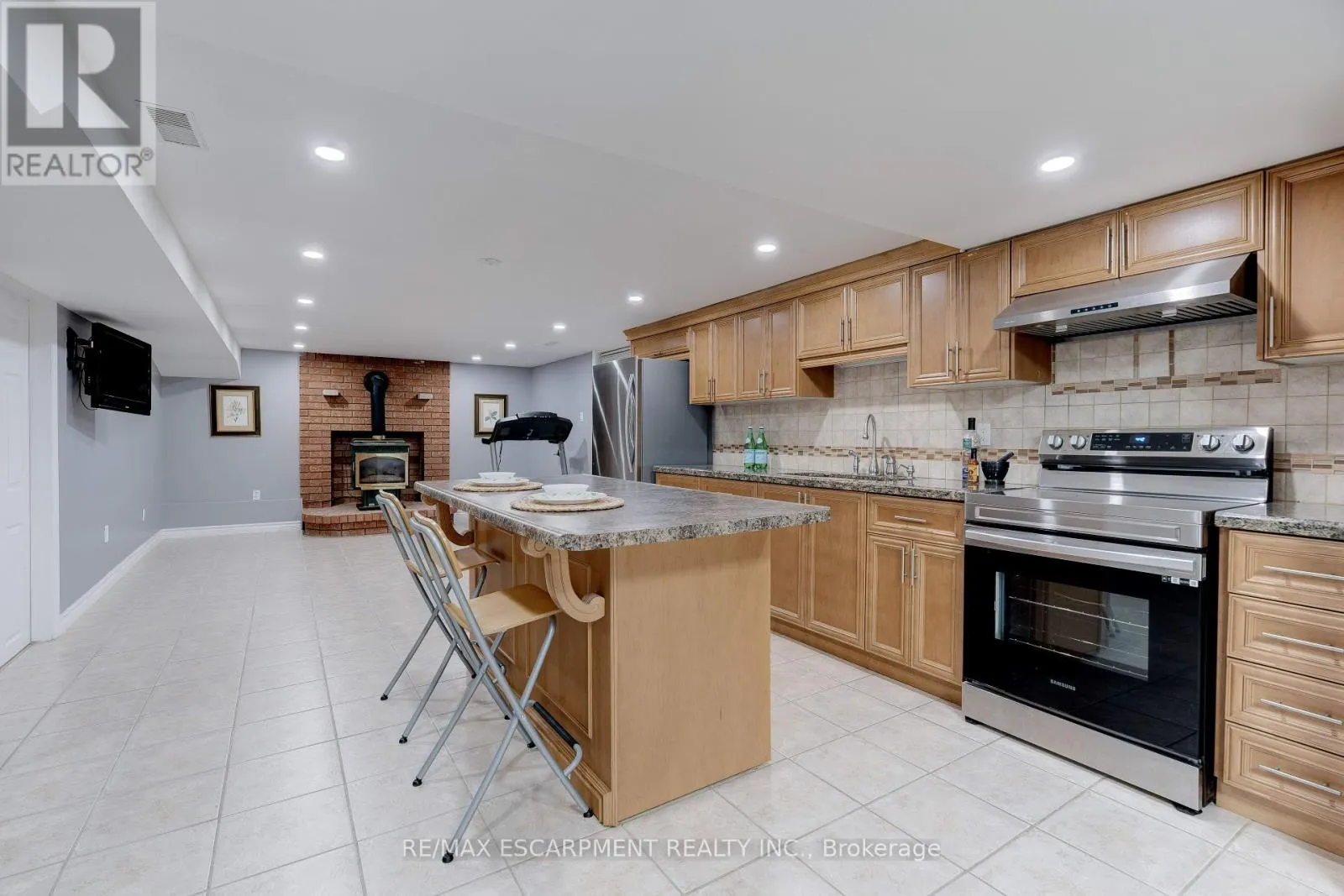 6 EMBASSY DRIVE