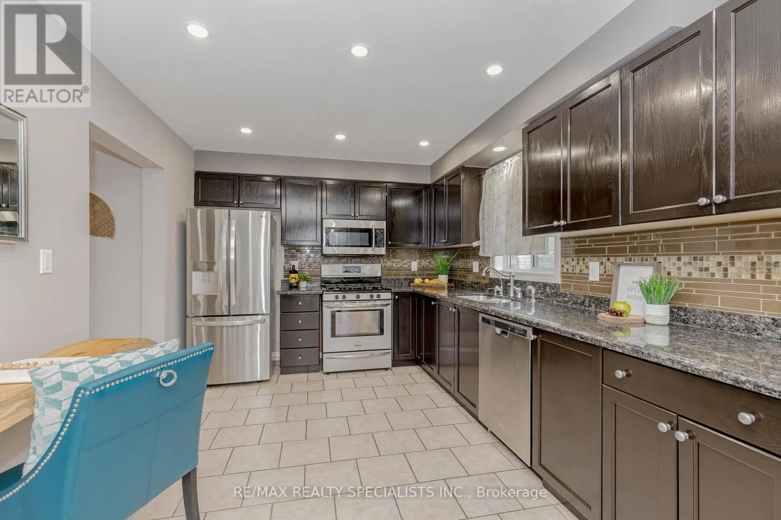 11 WILLOWRIDGE WAY