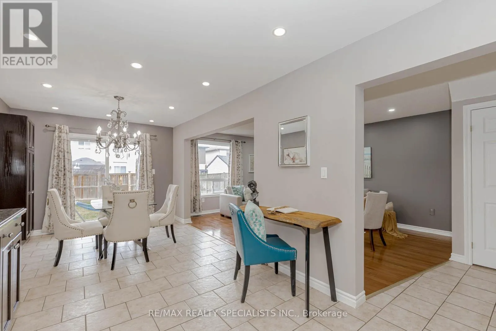 11 WILLOWRIDGE WAY