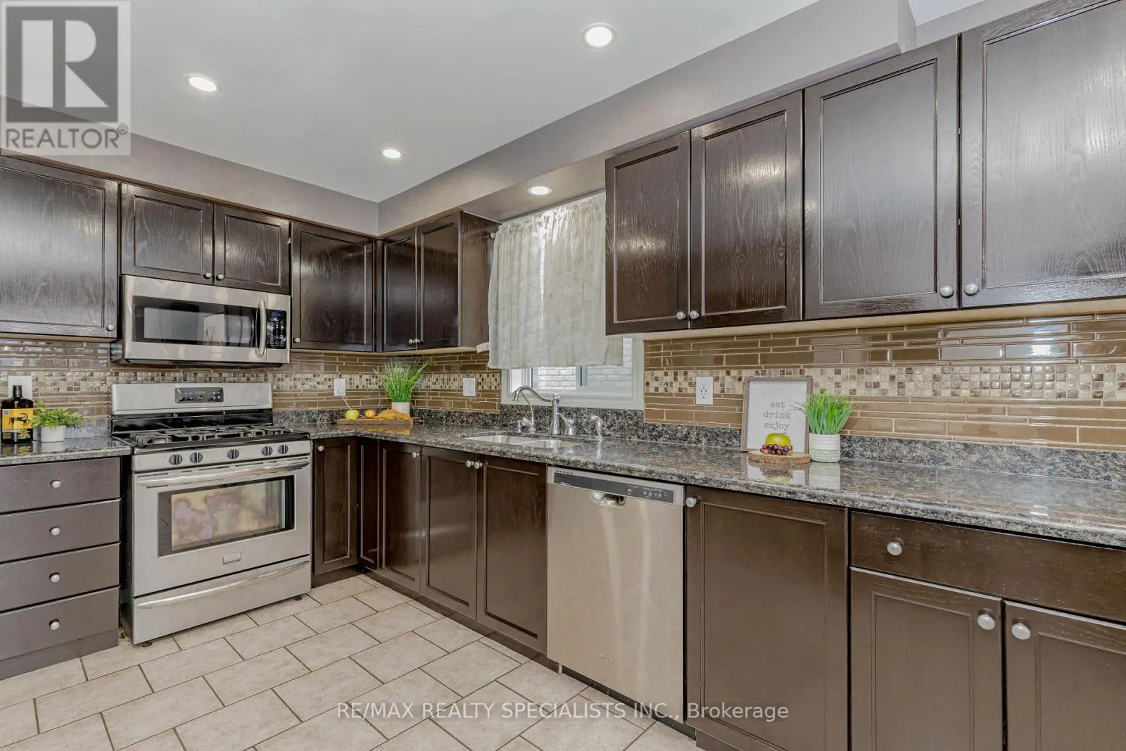 11 WILLOWRIDGE WAY