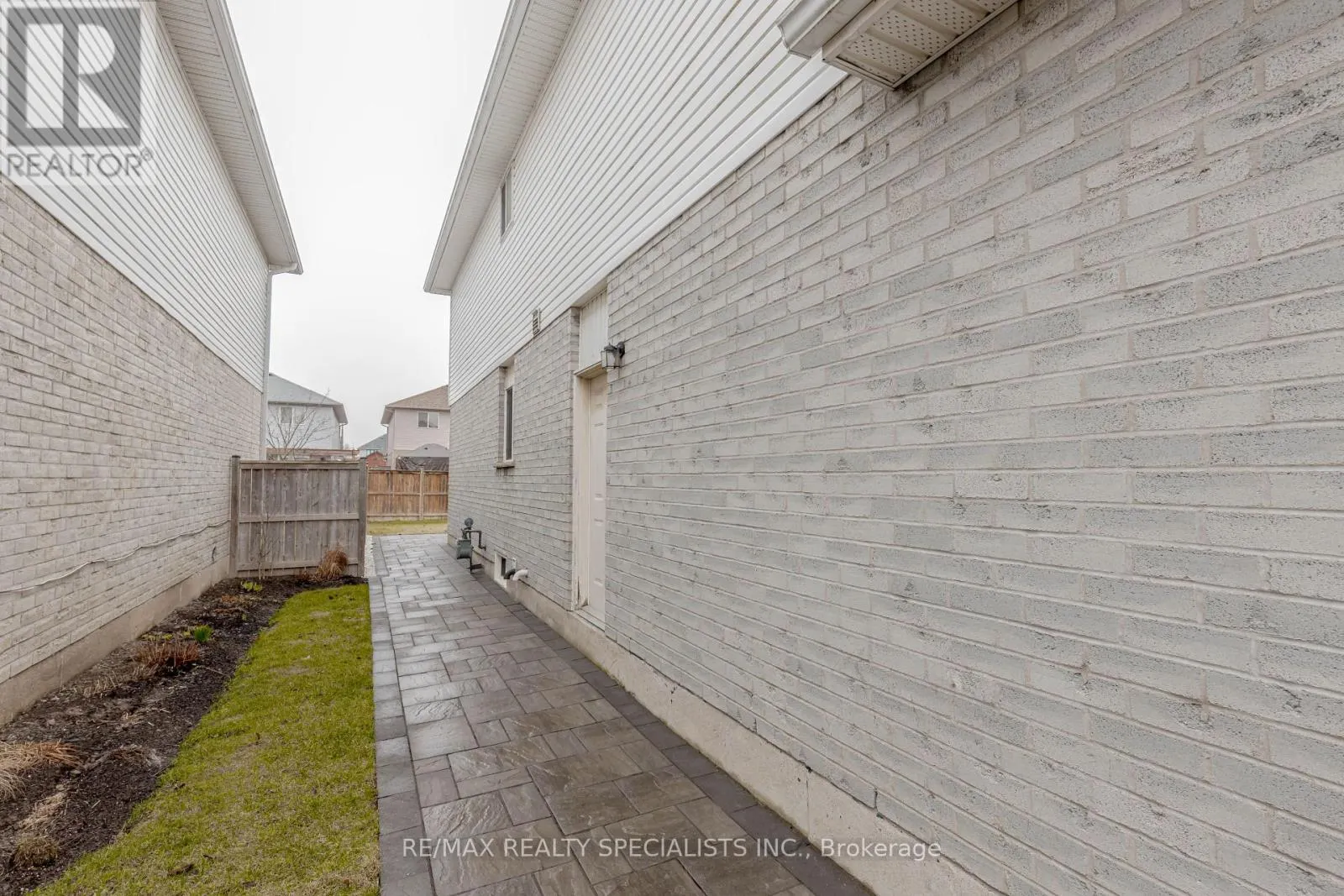 11 WILLOWRIDGE WAY