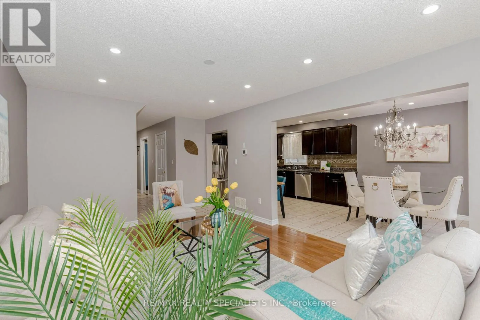 11 WILLOWRIDGE WAY
