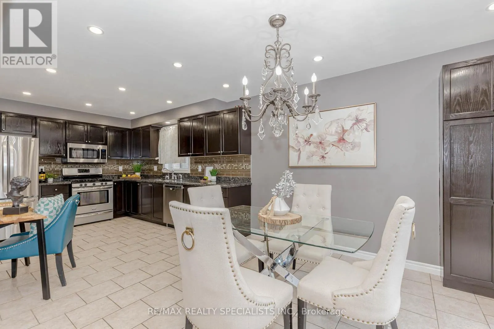 11 WILLOWRIDGE WAY