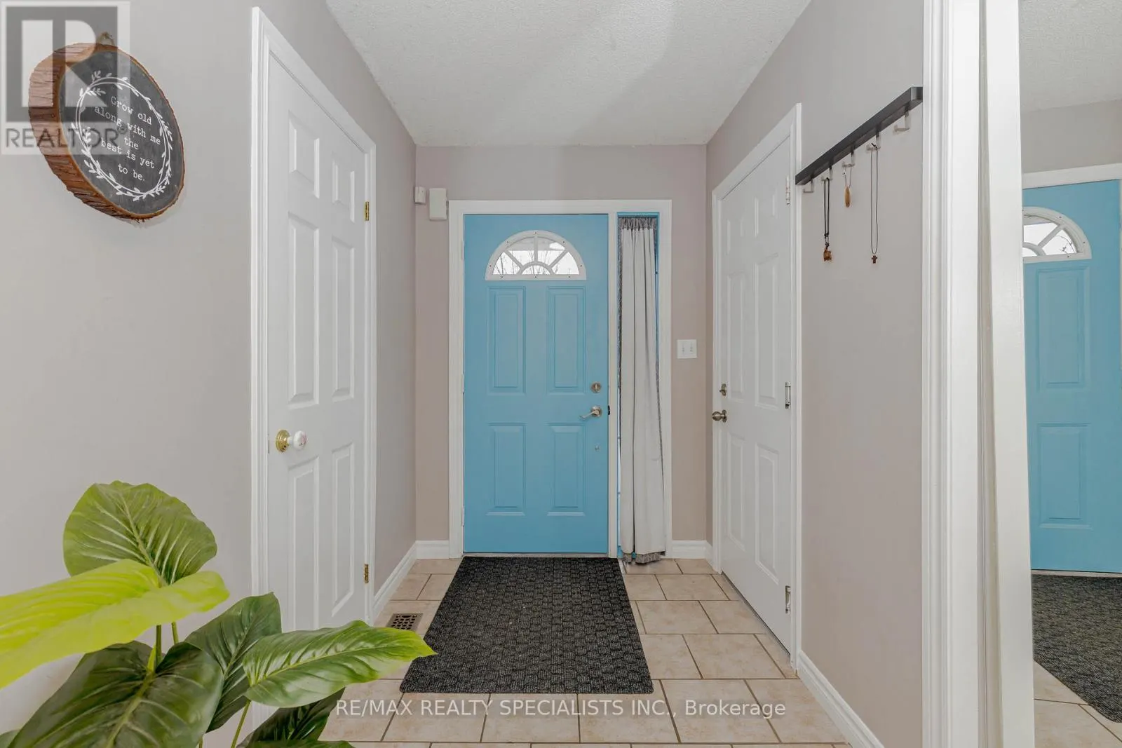 11 WILLOWRIDGE WAY