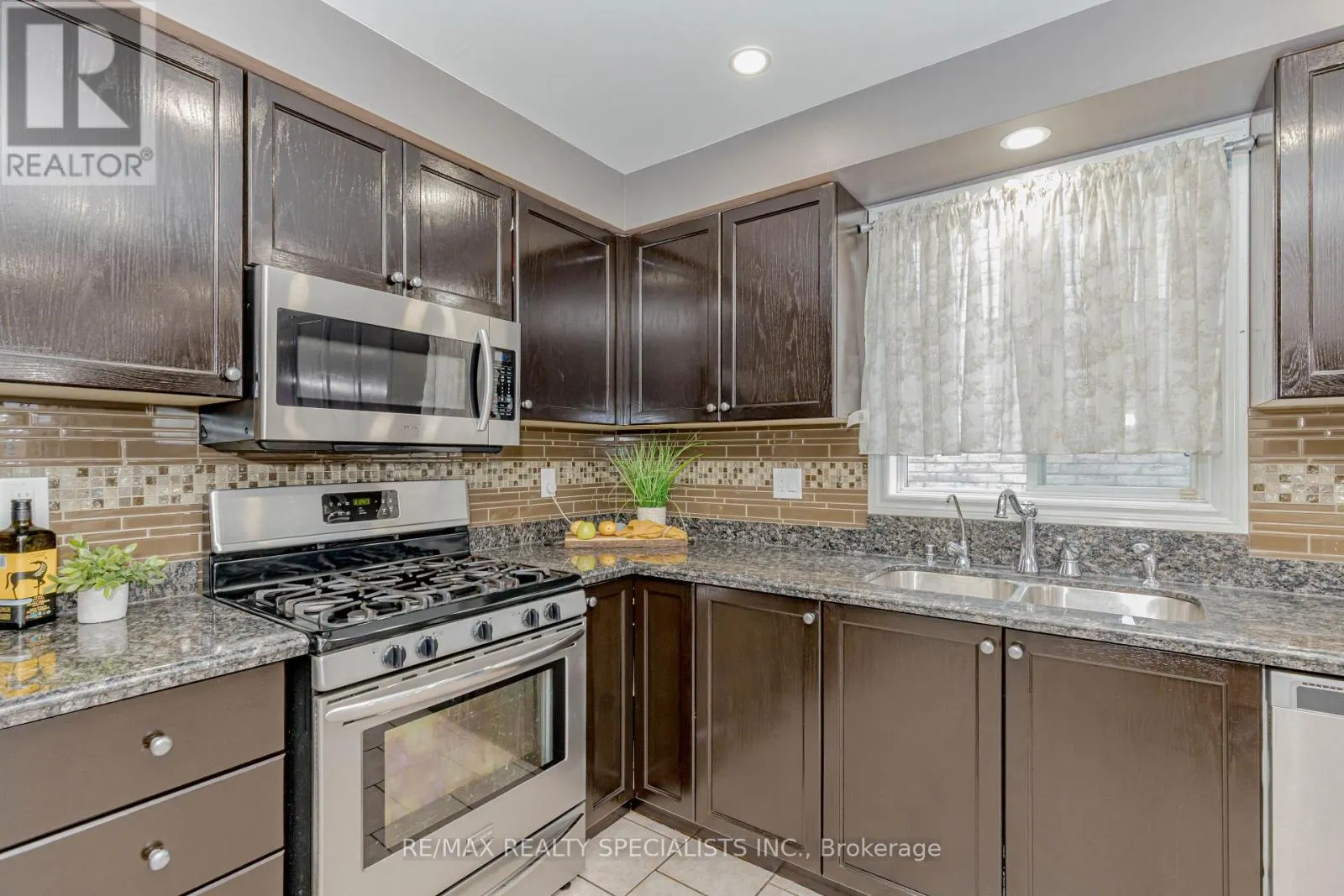 11 WILLOWRIDGE WAY
