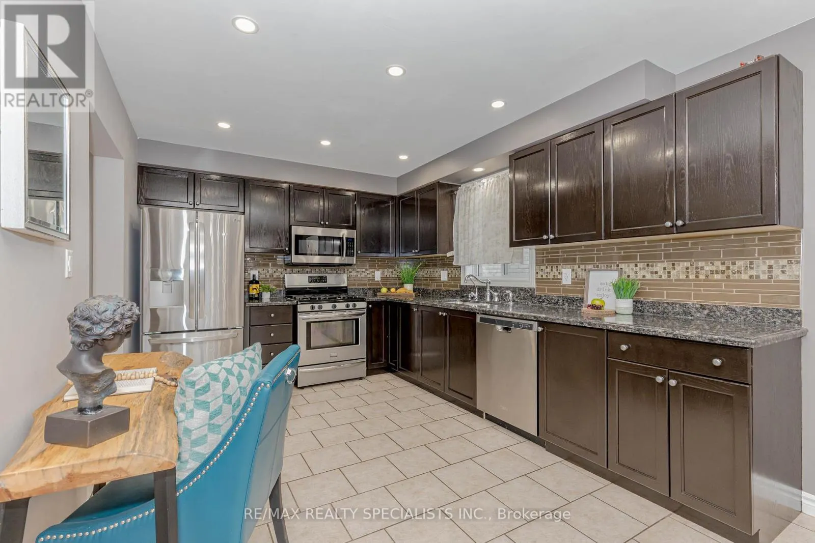 11 WILLOWRIDGE WAY