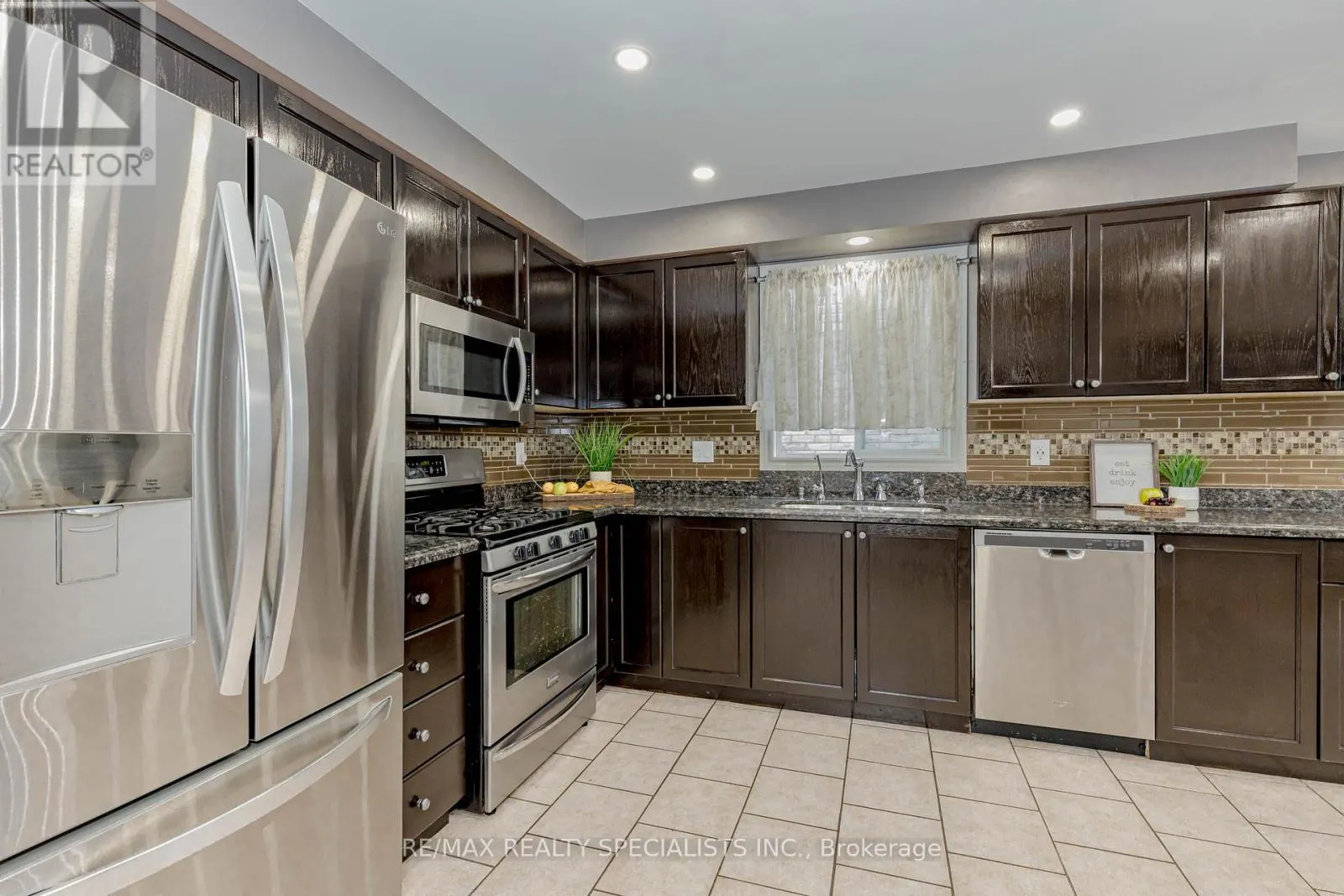 11 WILLOWRIDGE WAY