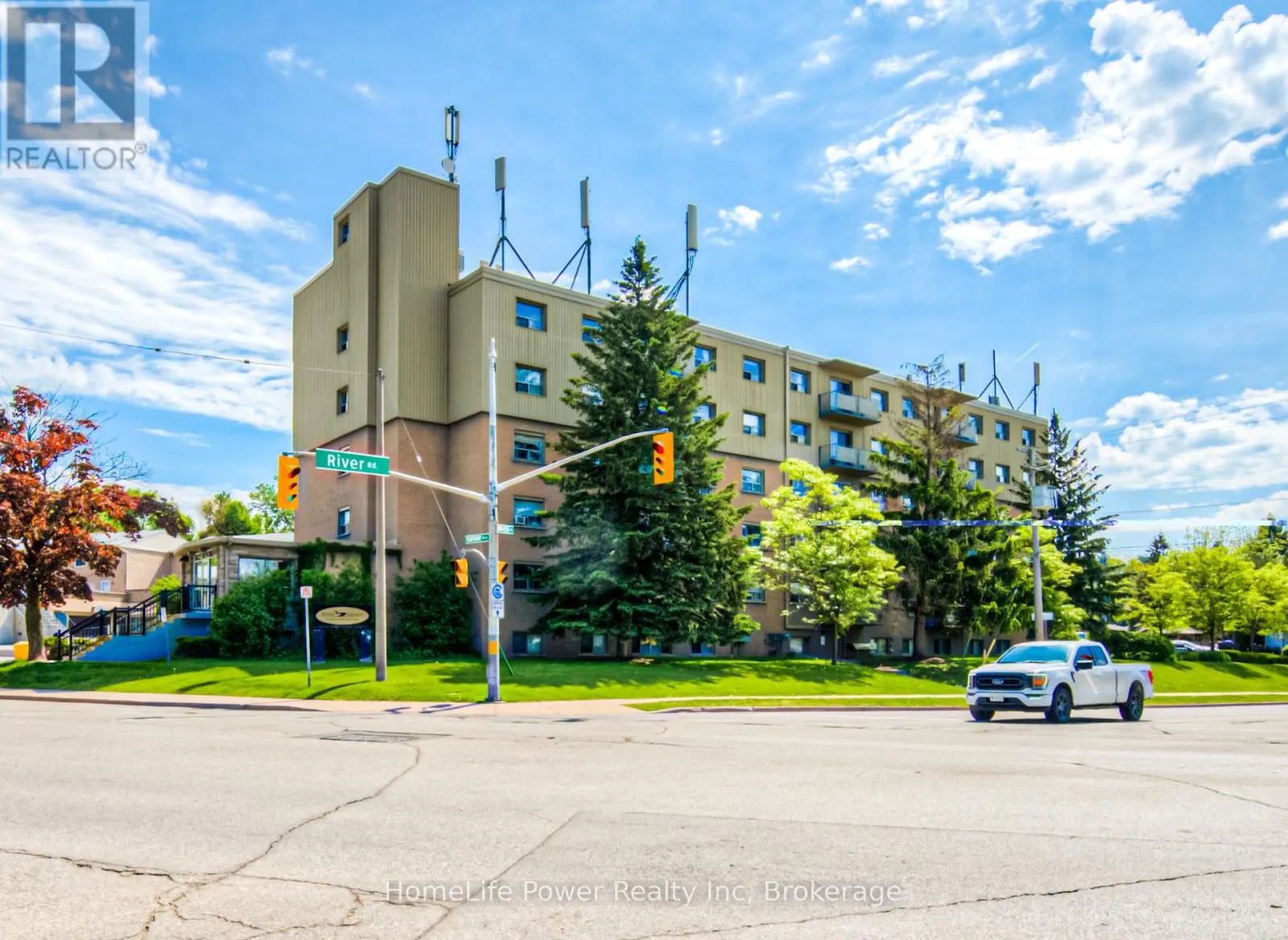 501 - 283 FAIRWAY ROAD N, #501
