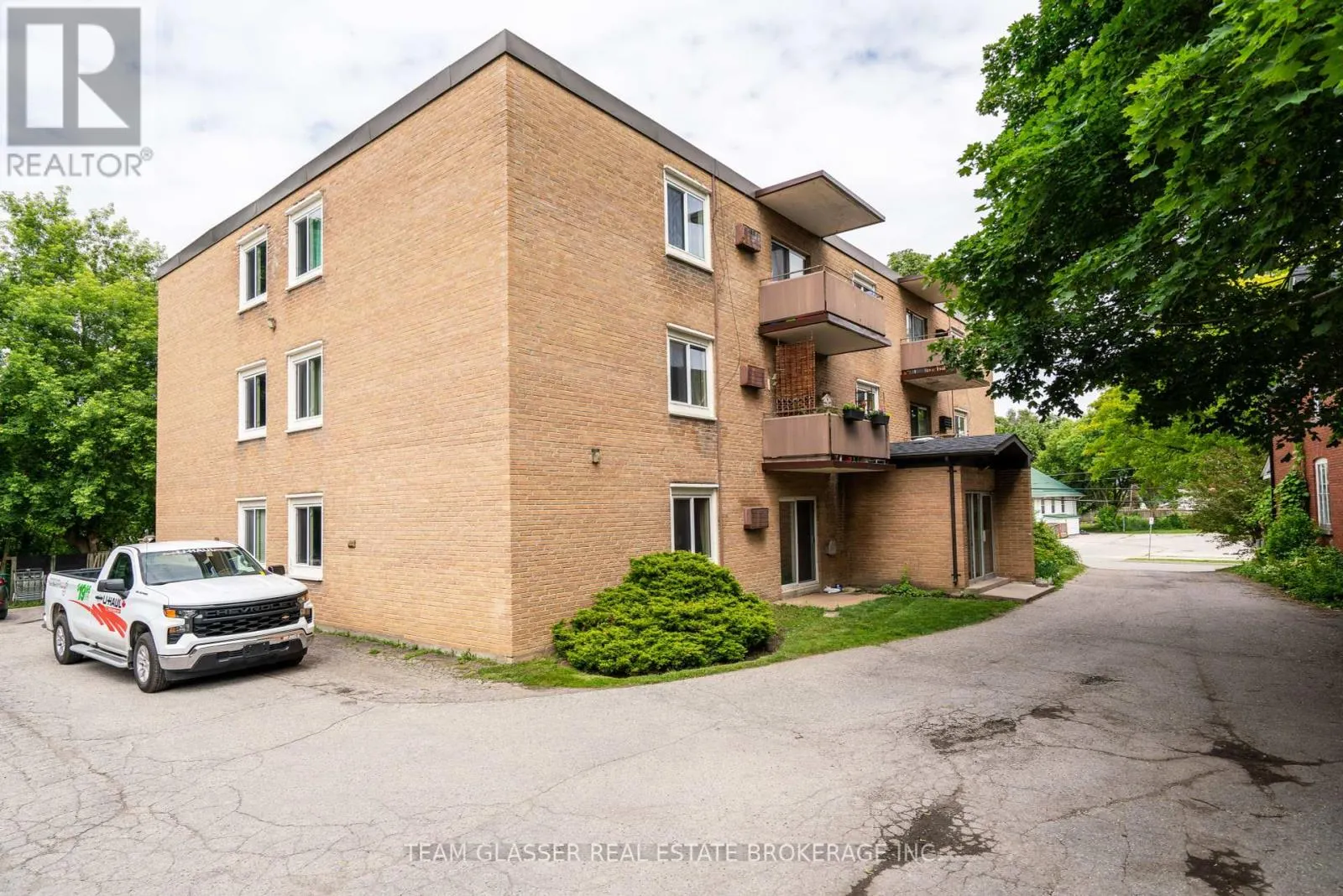 302 - 52 HIAWATHA STREET, #302