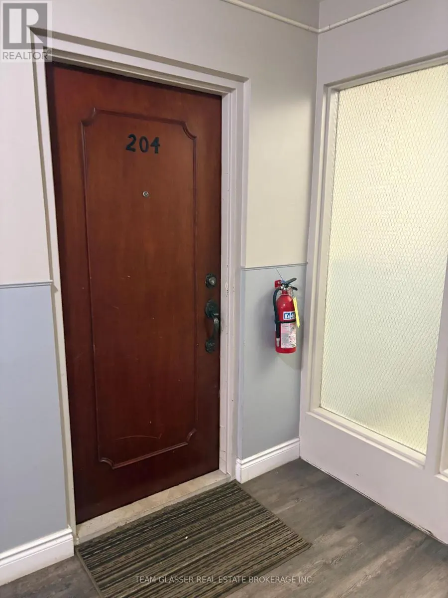 302 - 52 HIAWATHA STREET, #302