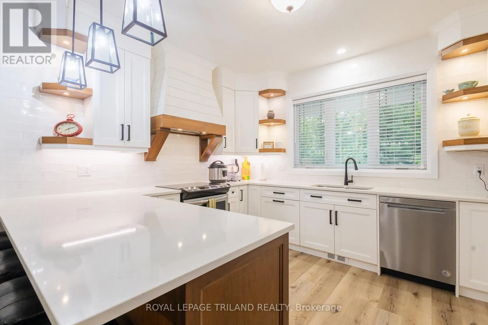 10124 SANDALWOOD CRESCENT