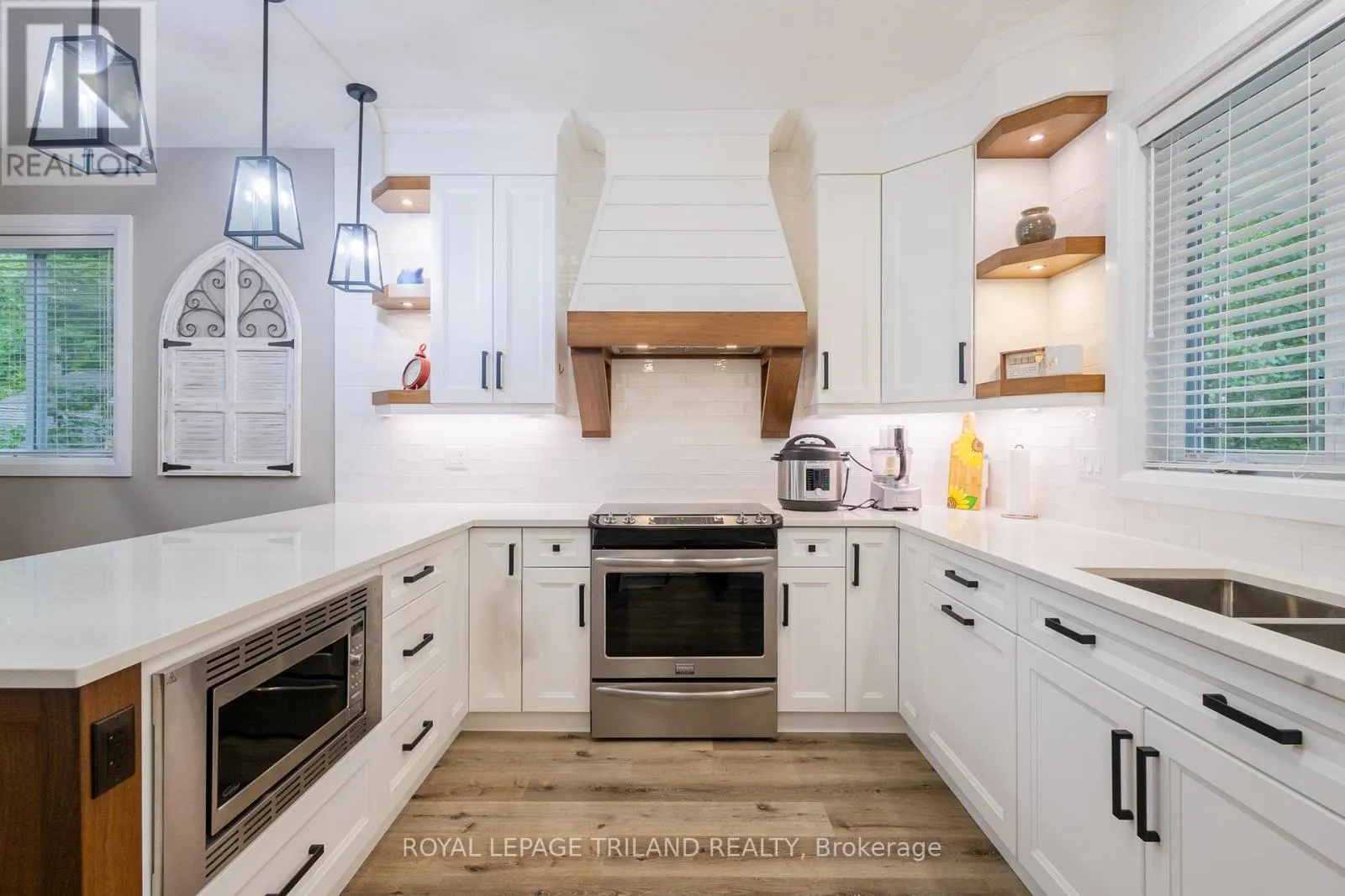 10124 SANDALWOOD CRESCENT