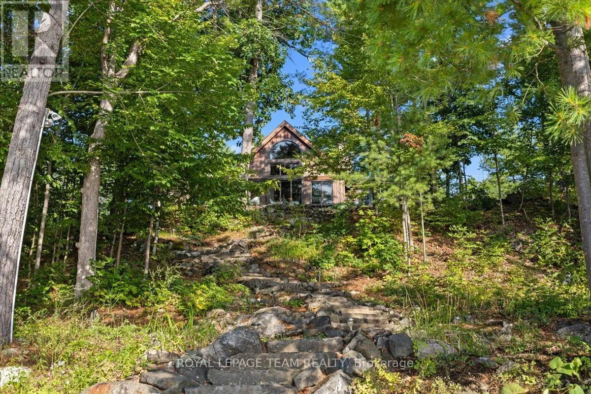 884 ANDERSON ROAD N
