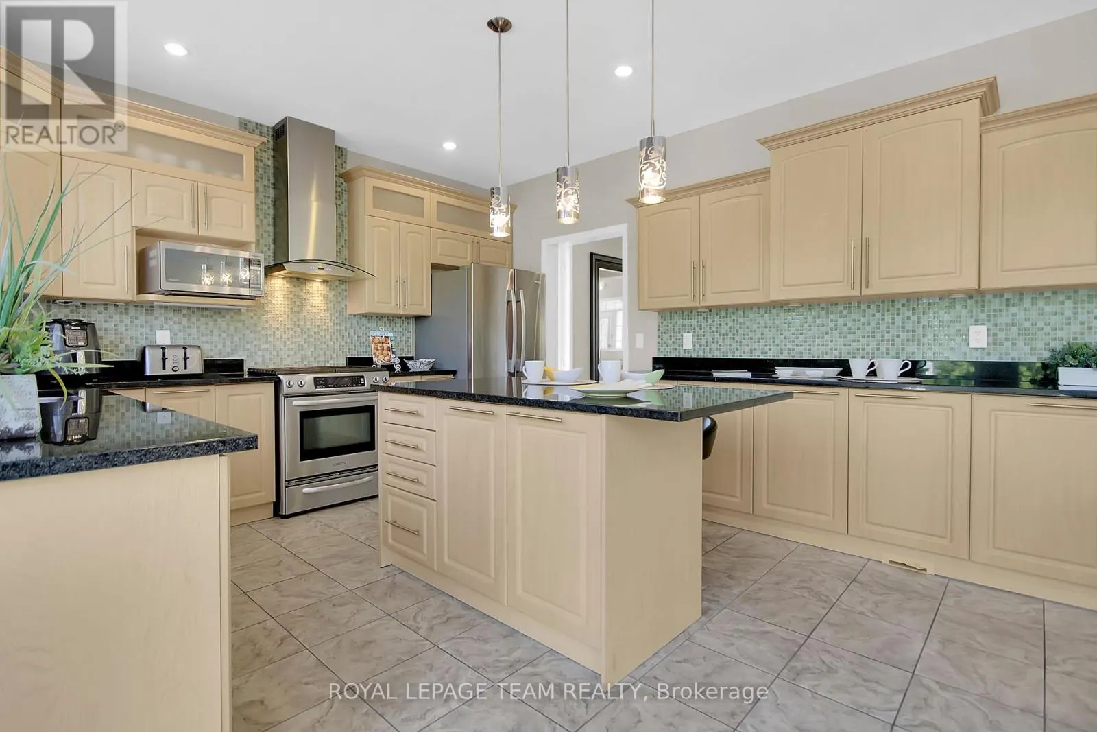 177 INGERSOLL CRESCENT