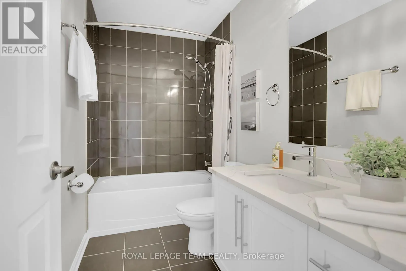 177 INGERSOLL CRESCENT