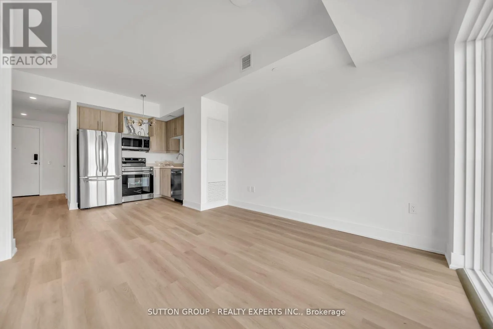 826 - 401 SHELLARD LANE