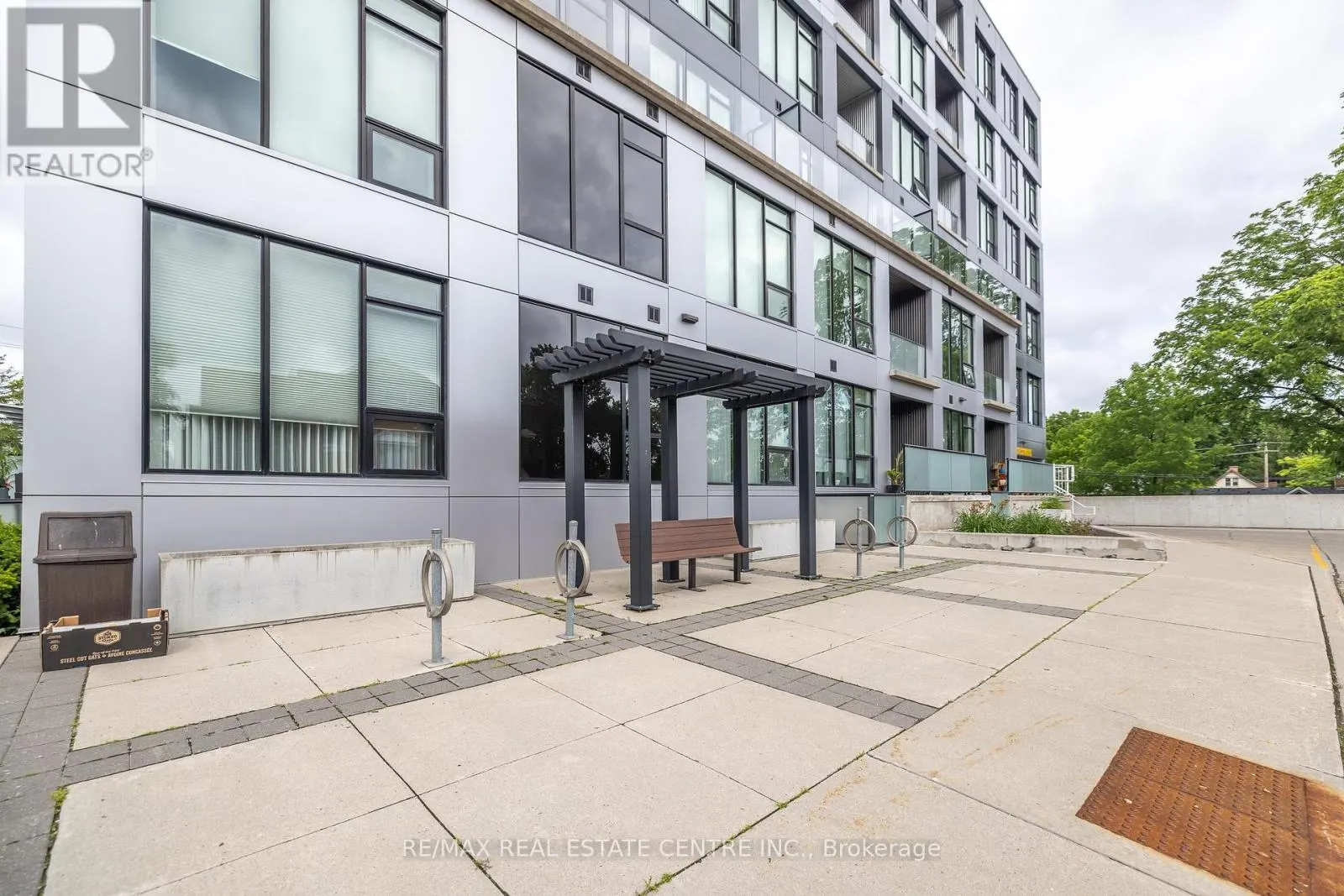412 - 690 KING STREET W