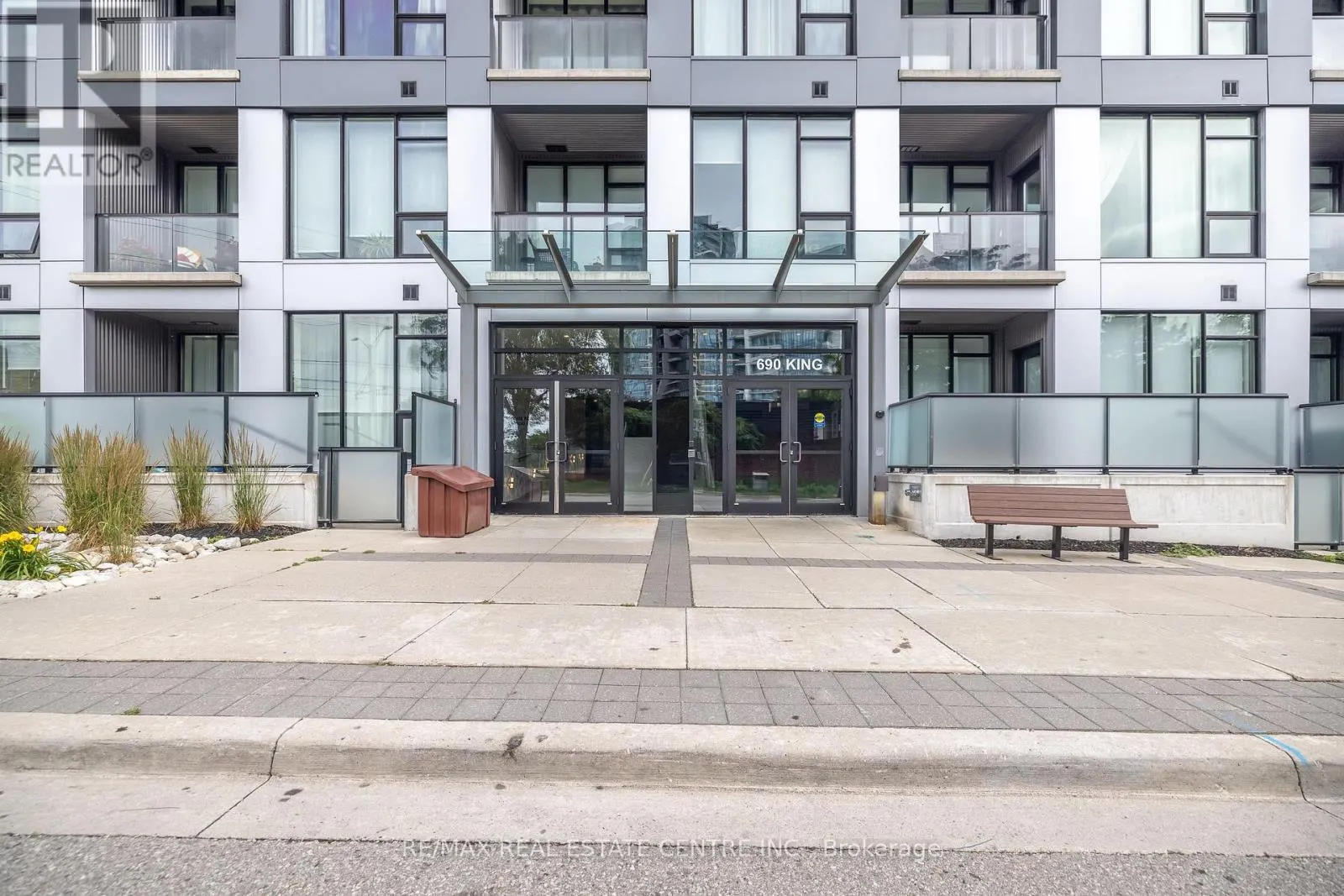 412 - 690 KING STREET W
