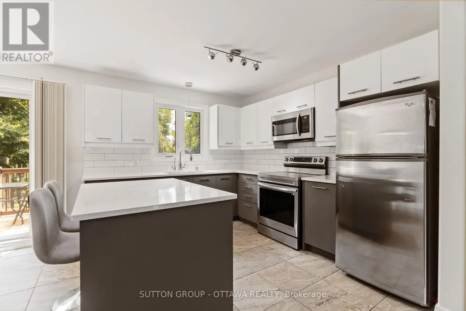 220 AGATHE STREET