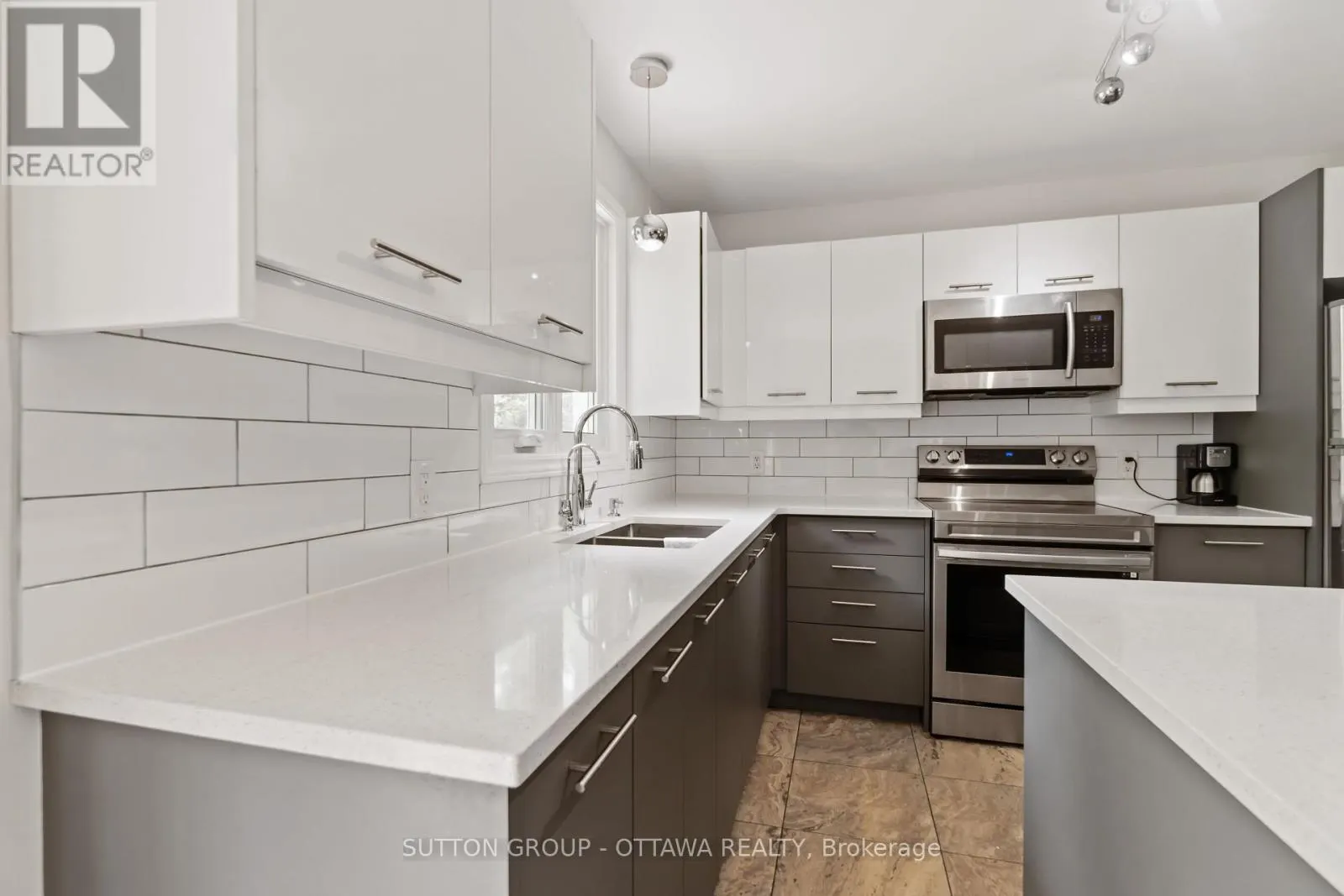 220 AGATHE STREET