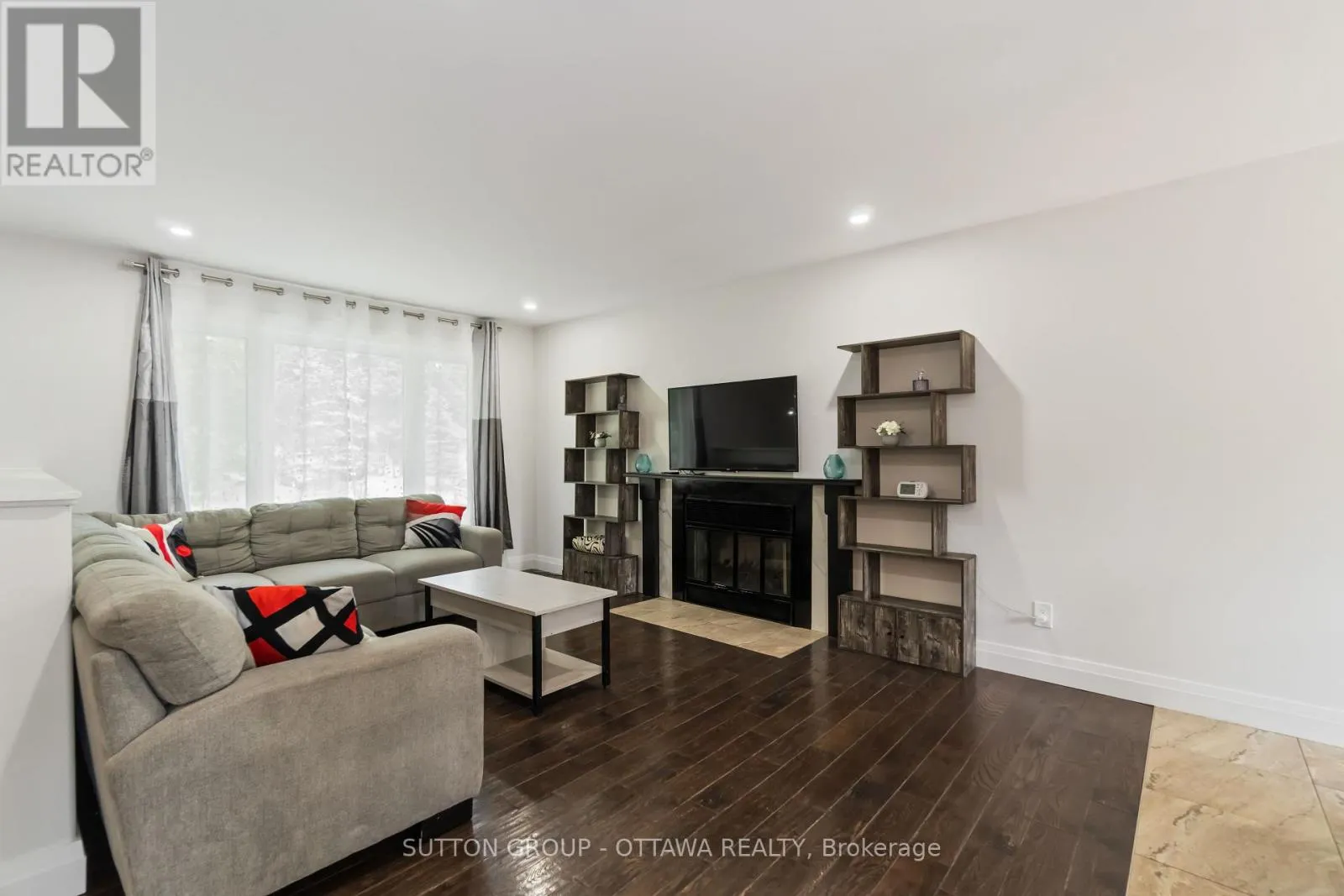 220 AGATHE STREET
