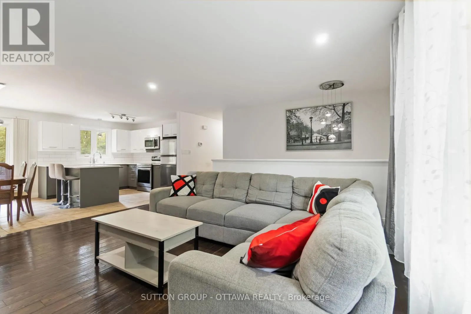 220 AGATHE STREET