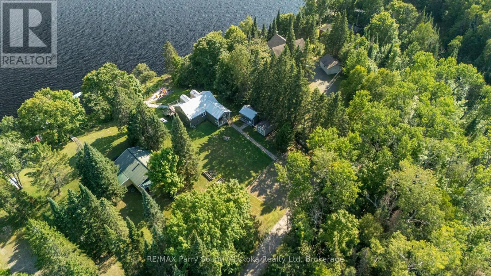 16 GOLDEN HORSESHOE LANE