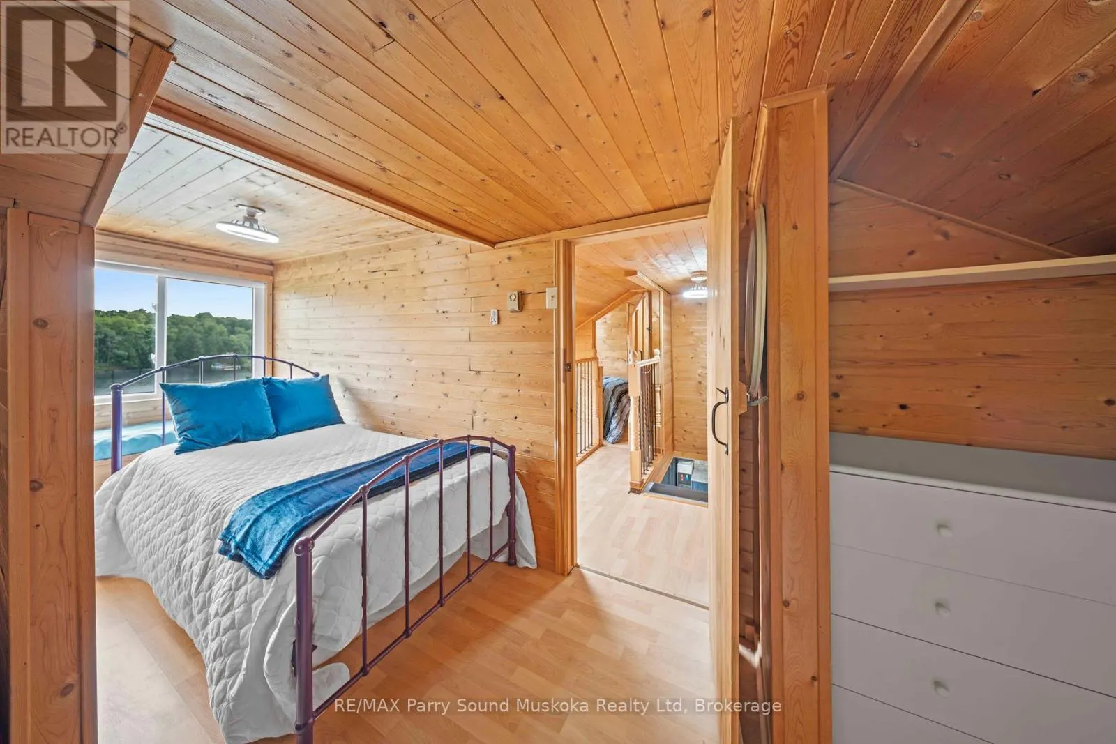 16 GOLDEN HORSESHOE LANE