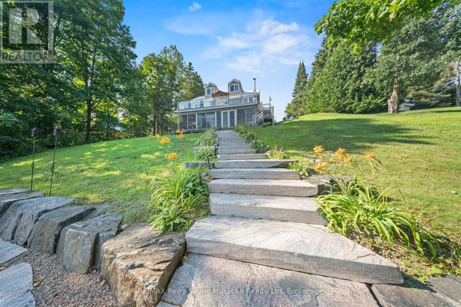 16 GOLDEN HORSESHOE LANE