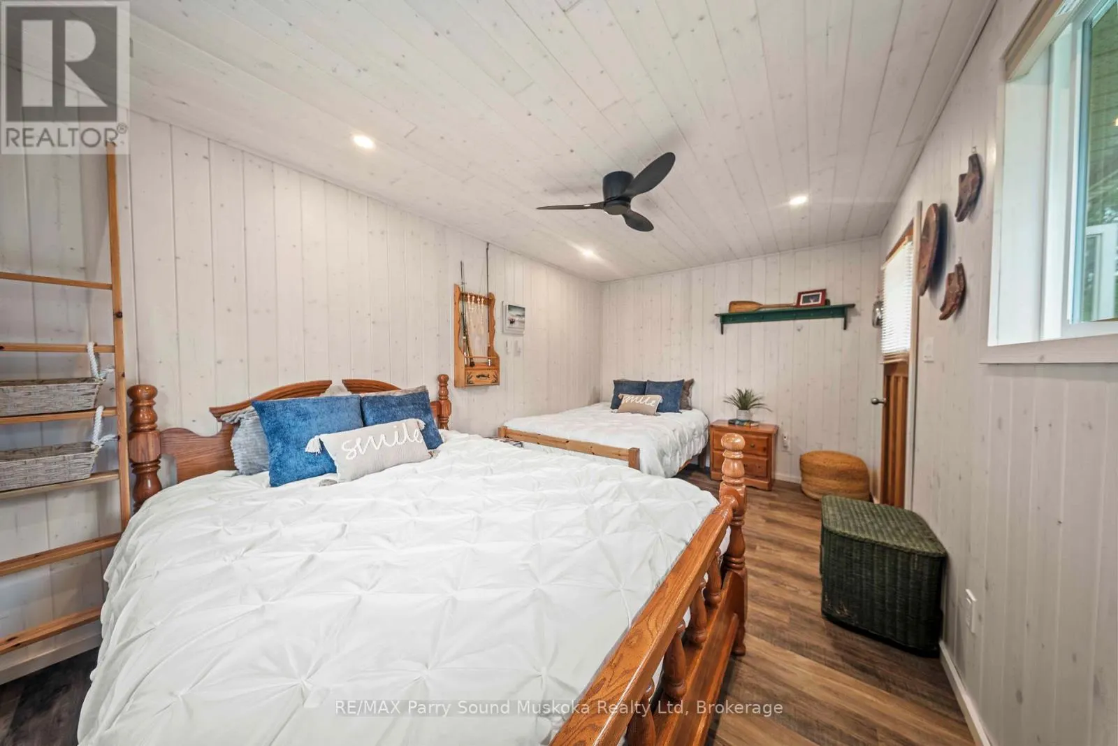 16 GOLDEN HORSESHOE LANE