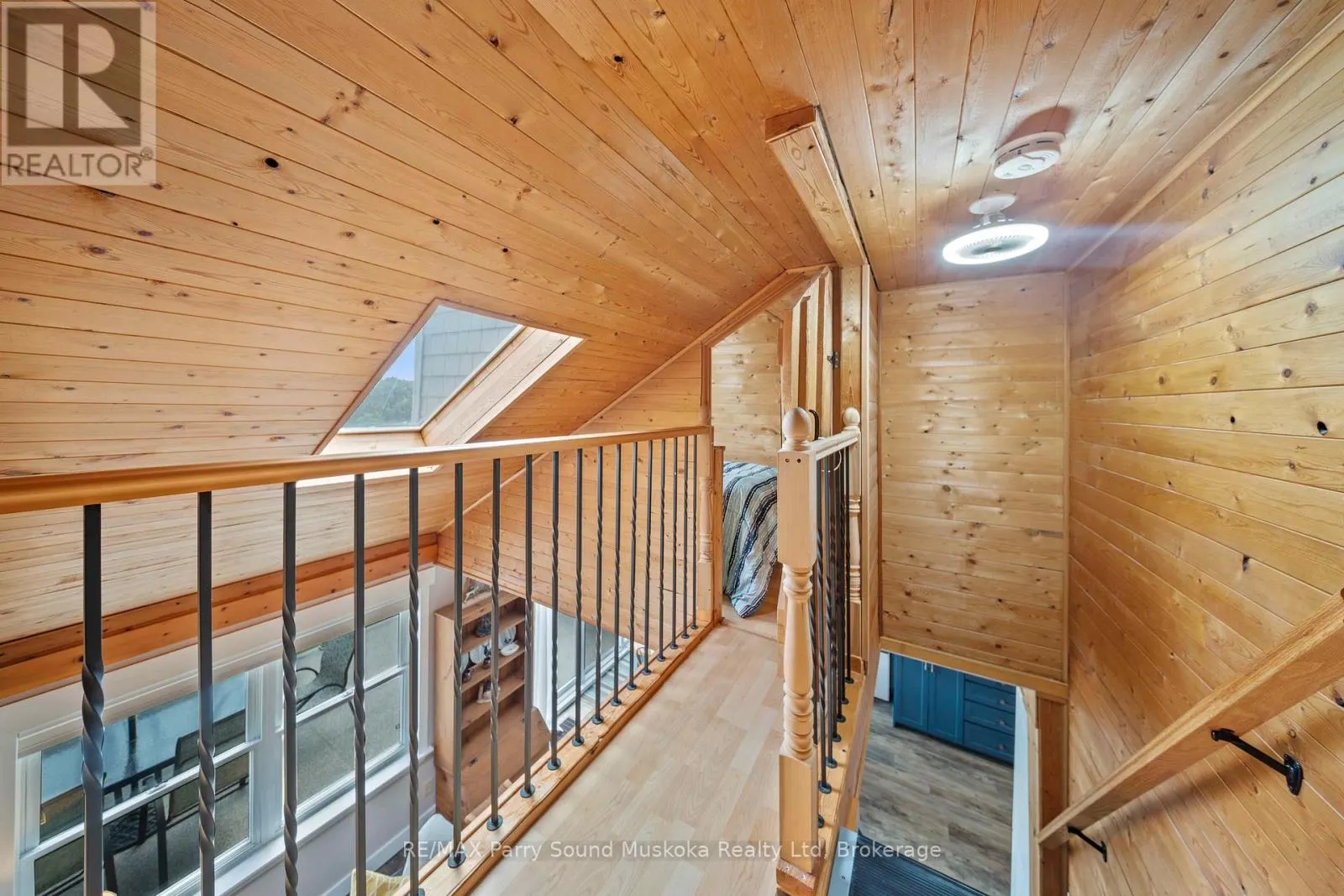 16 GOLDEN HORSESHOE LANE