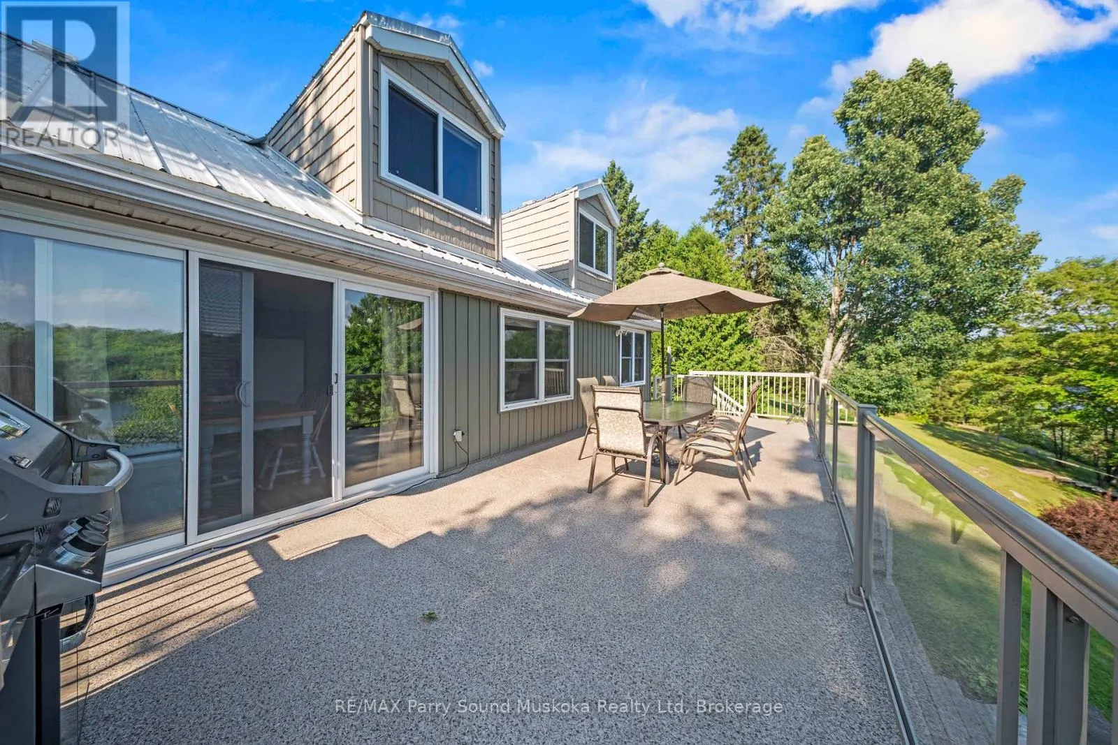 16 GOLDEN HORSESHOE LANE