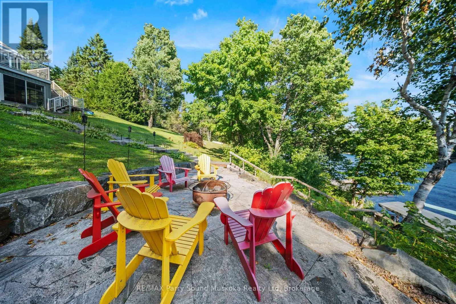16 GOLDEN HORSESHOE LANE