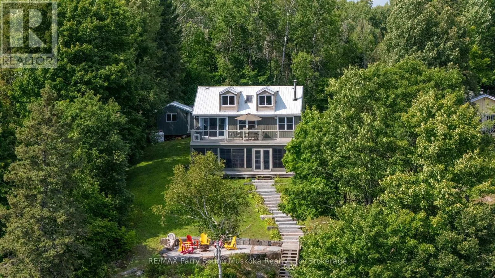 16 GOLDEN HORSESHOE LANE