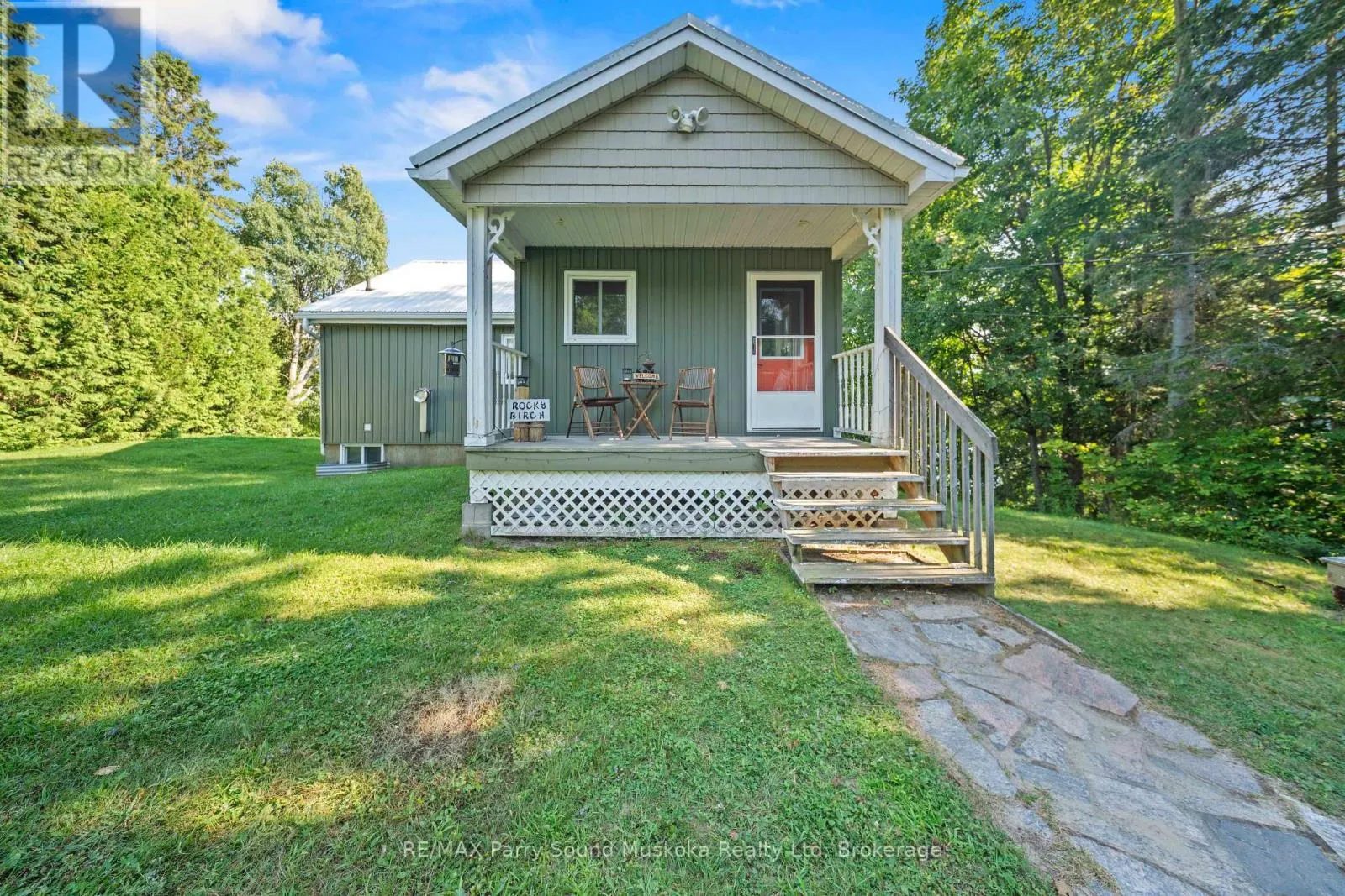 16 GOLDEN HORSESHOE LANE