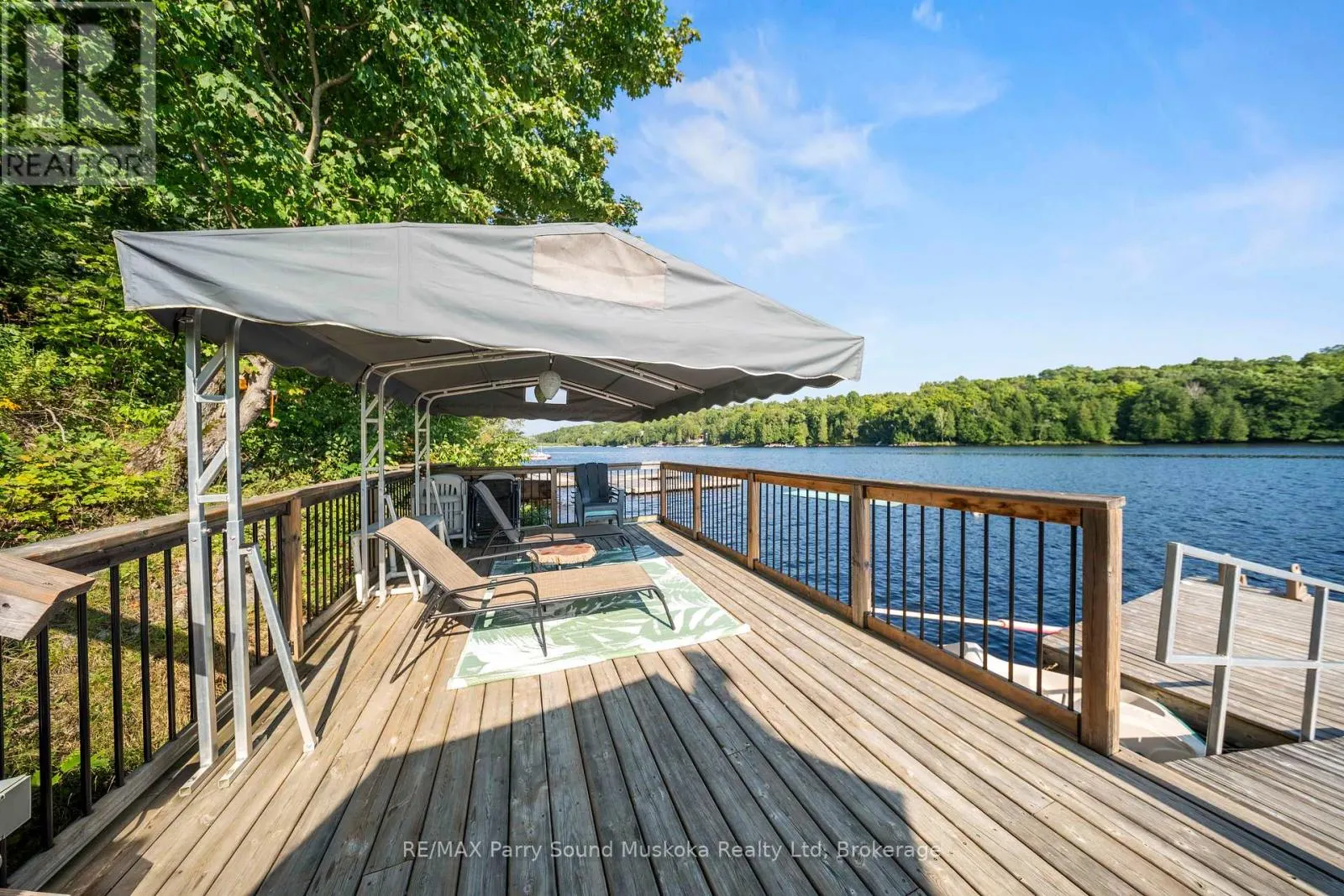 16 GOLDEN HORSESHOE LANE