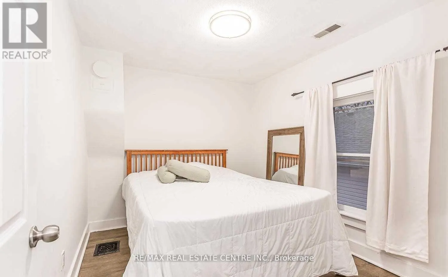 18 FORKS ROAD E