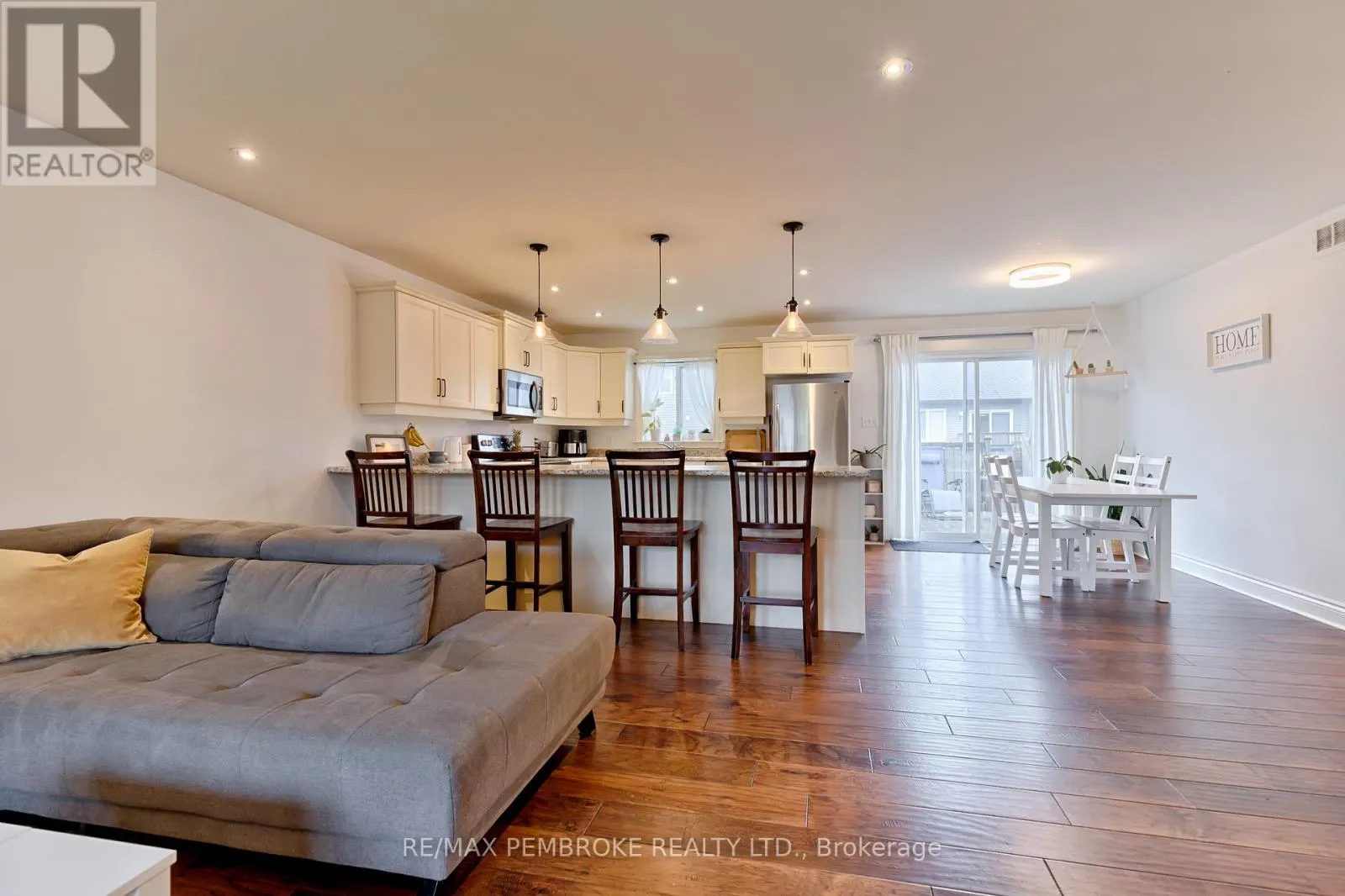 520 GARDNER CRESCENT