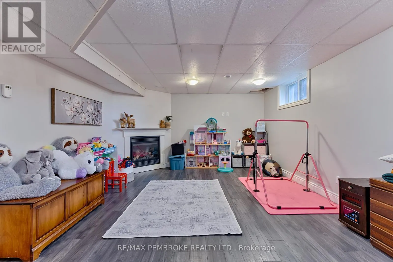 520 GARDNER CRESCENT