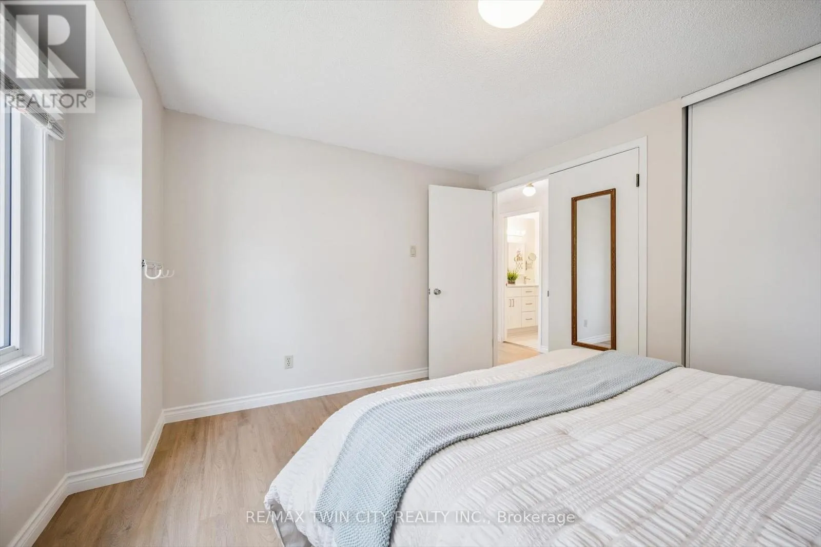 136 ST JEROME CRESCENT