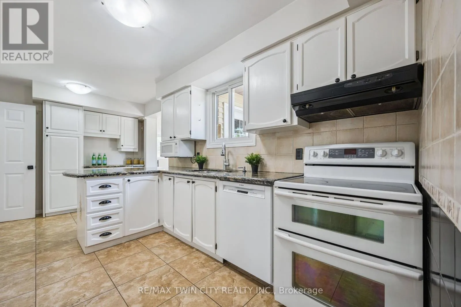 136 ST JEROME CRESCENT