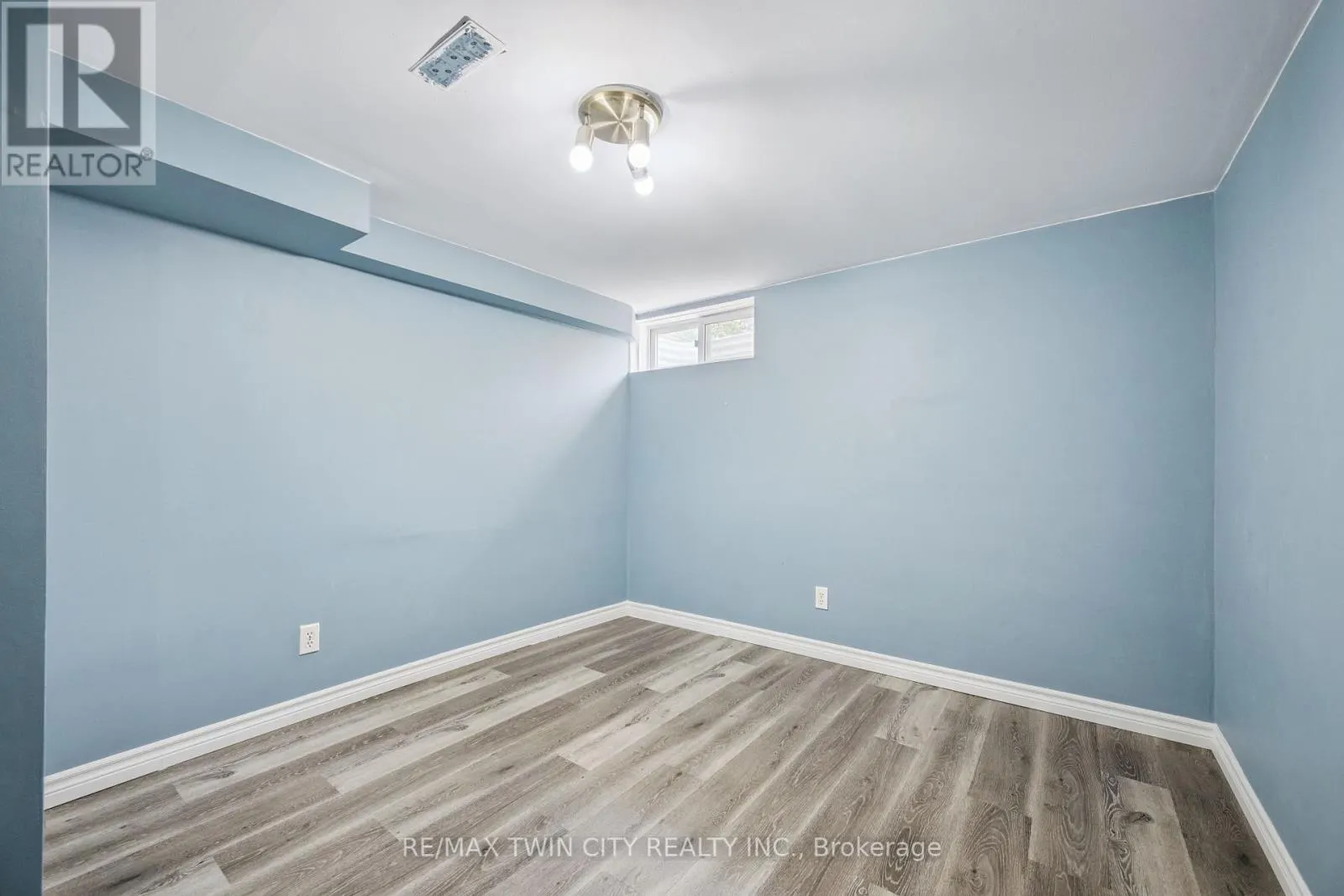 136 ST JEROME CRESCENT