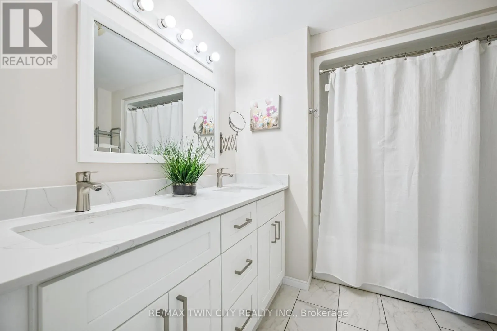 136 ST JEROME CRESCENT